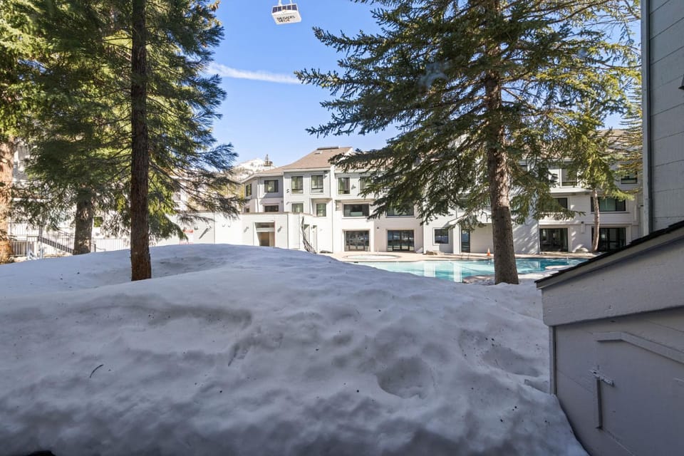 Palisades Tahoe Lodge Rentals Premium Studio #105 Apartment in Palisades Tahoe (Olympic Valley)