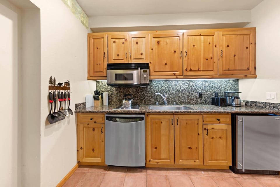 Palisades Tahoe Lodge Rentals Premium Studio #243 Apartment in Palisades Tahoe (Olympic Valley)