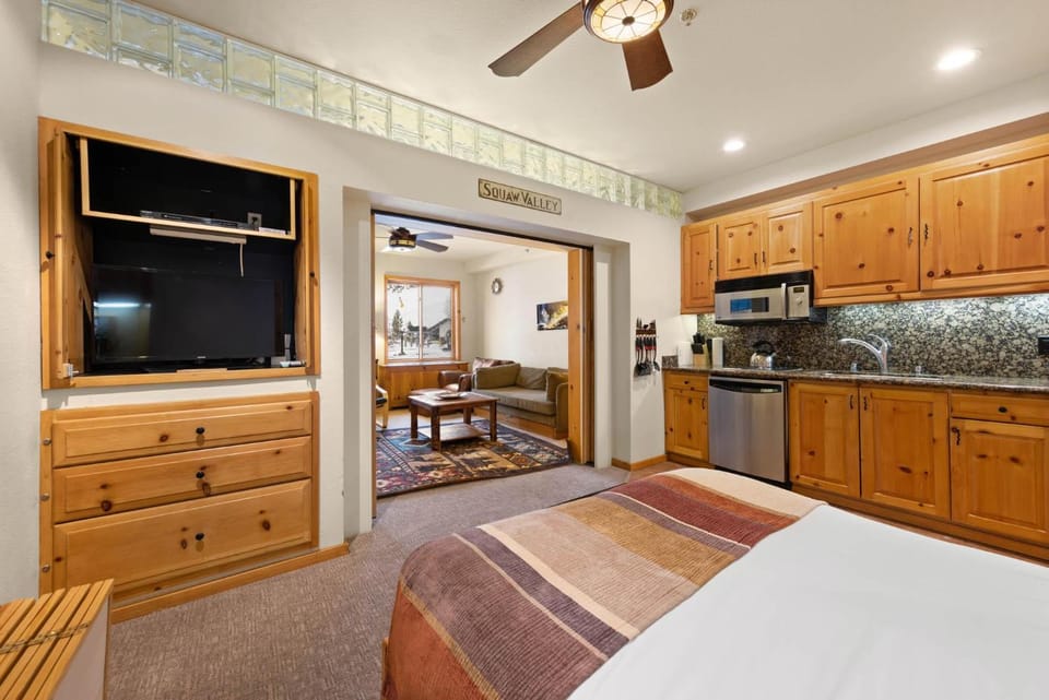 Palisades Tahoe Lodge Rentals Premium Studio #243 Apartment in Palisades Tahoe (Olympic Valley)