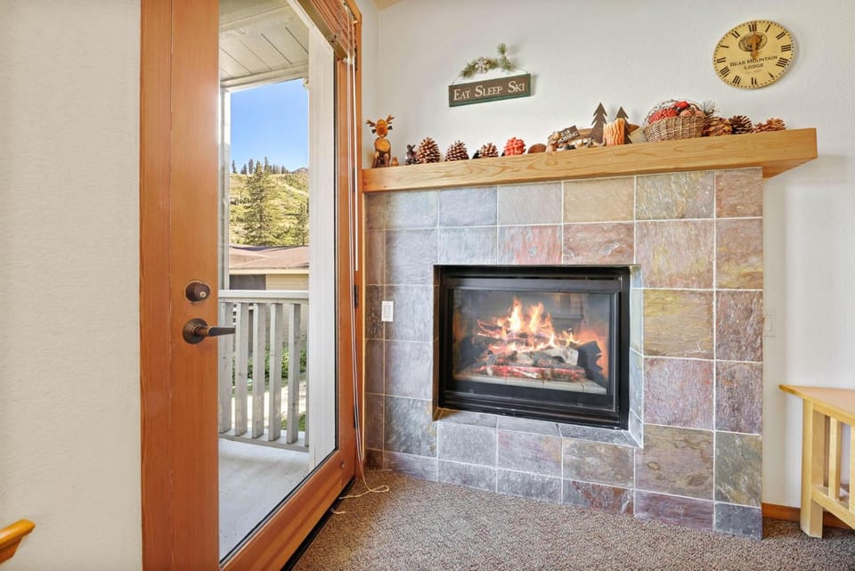 Palisades Tahoe Lodge Rentals Two Bedroom #814 Apartment in Palisades Tahoe (Olympic Valley)