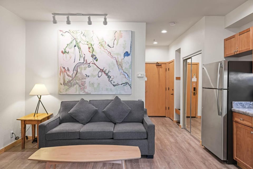 Palisades Tahoe Lodge Rentals Premium Studio #149 Apartment in Palisades Tahoe (Olympic Valley)
