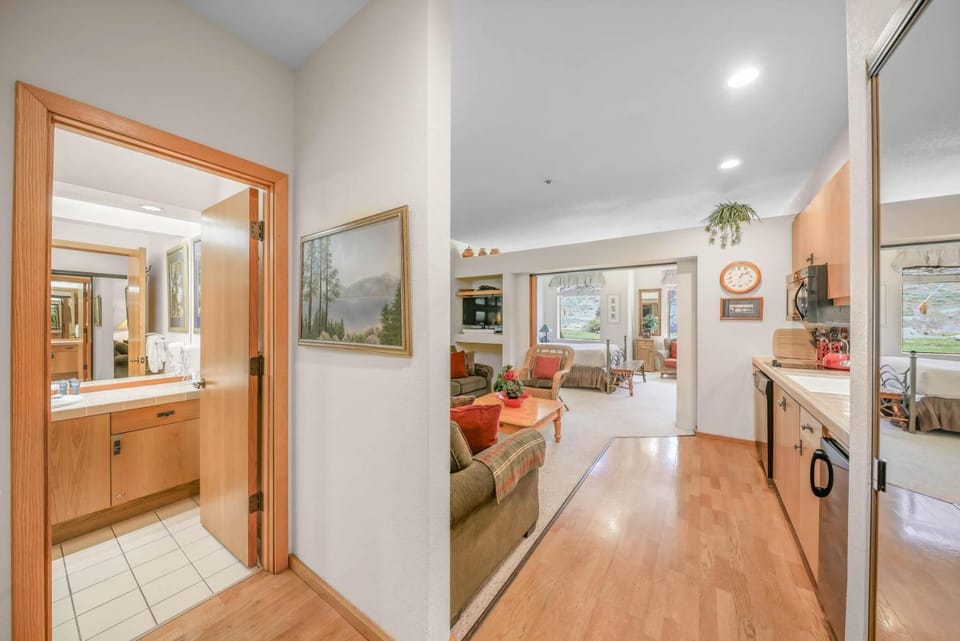 Palisades Tahoe Lodge Rentals Studio #143 Apartment in Palisades Tahoe (Olympic Valley)