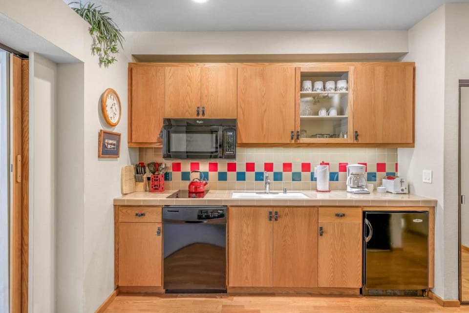 Palisades Tahoe Lodge Rentals Studio #143 Apartment in Palisades Tahoe (Olympic Valley)