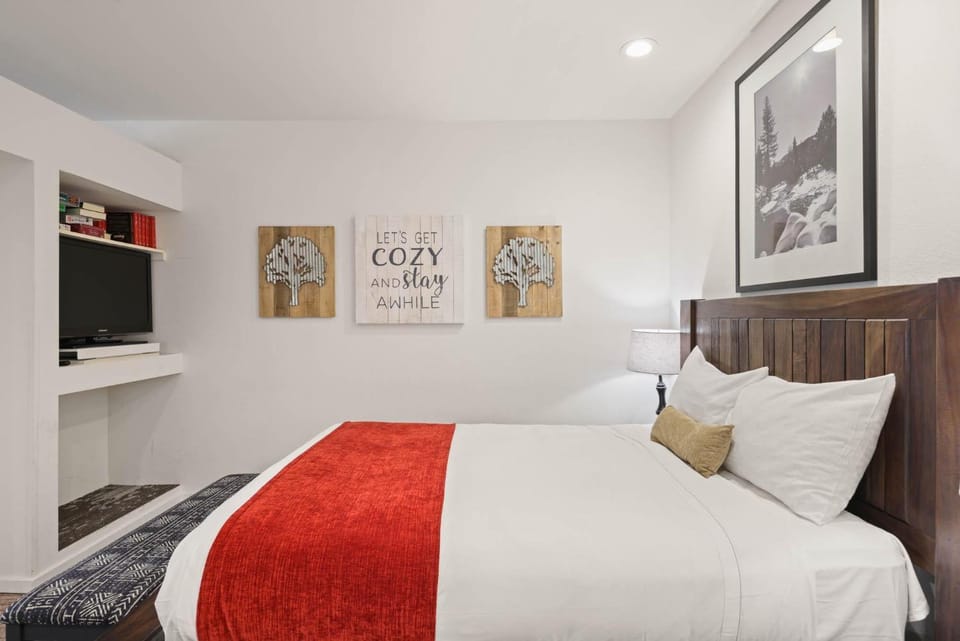 Palisades Tahoe Lodge Rentals Premium Studio #252 Apartment in Palisades Tahoe (Olympic Valley)