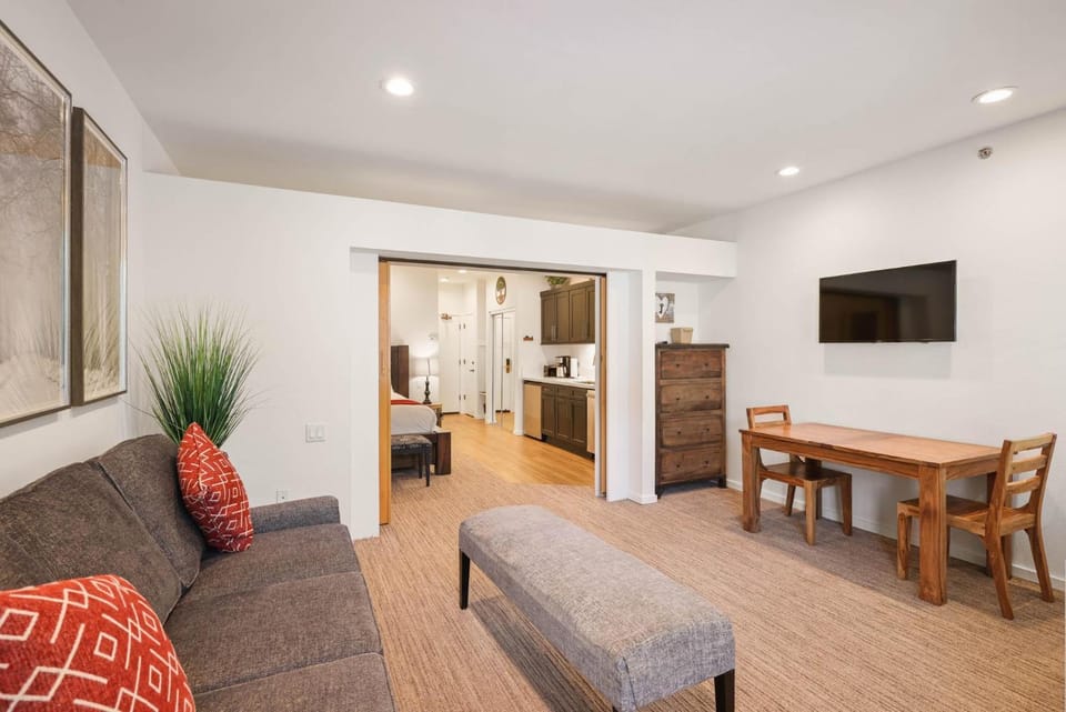 Palisades Tahoe Lodge Rentals Premium Studio #252 Apartment in Palisades Tahoe (Olympic Valley)