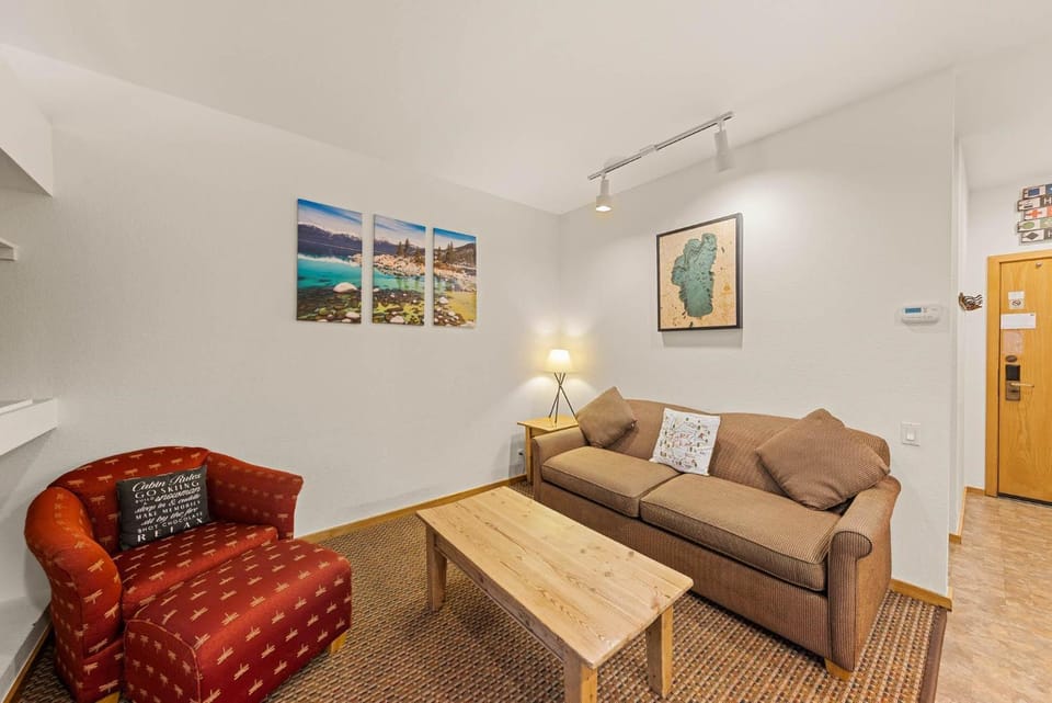Palisades Tahoe Lodge Rentals Studio #144 Apartment in Palisades Tahoe (Olympic Valley)