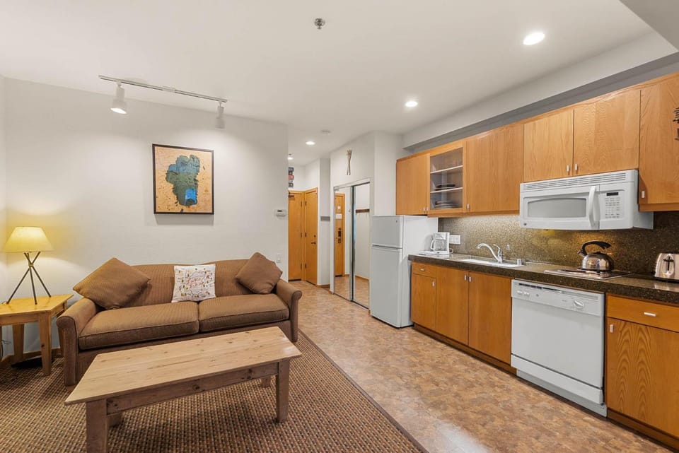 Palisades Tahoe Lodge Rentals Studio #144 Apartment in Palisades Tahoe (Olympic Valley)
