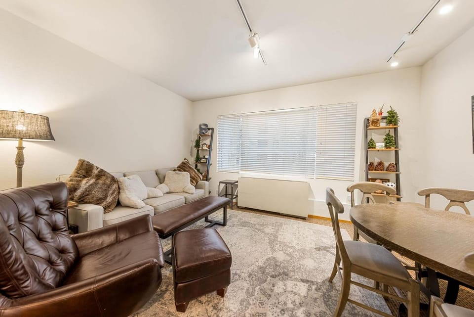 Palisades Tahoe Lodge Rentals Studio #146 Apartment in Palisades Tahoe (Olympic Valley)