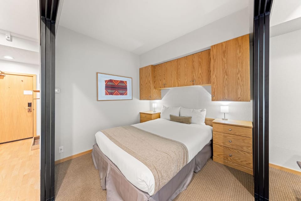 Palisades Tahoe Lodge Rentals Studio #110 Apartment in Palisades Tahoe (Olympic Valley)