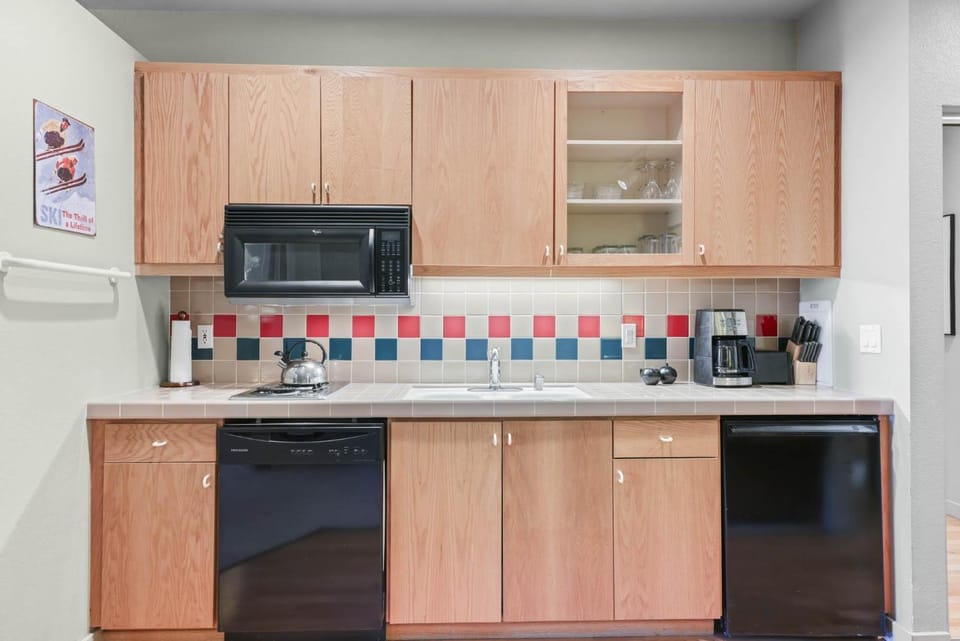 Palisades Tahoe Lodge Rentals Studio #156 Apartment in Palisades Tahoe (Olympic Valley)