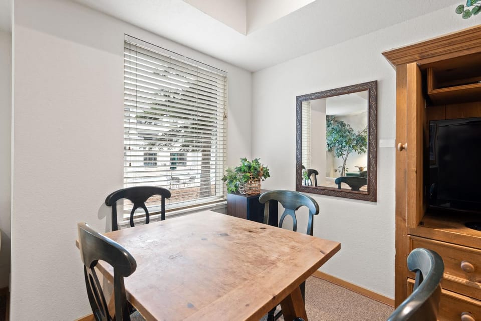 Palisades Tahoe Lodge Rentals Studio #111 Apartment in Palisades Tahoe (Olympic Valley)