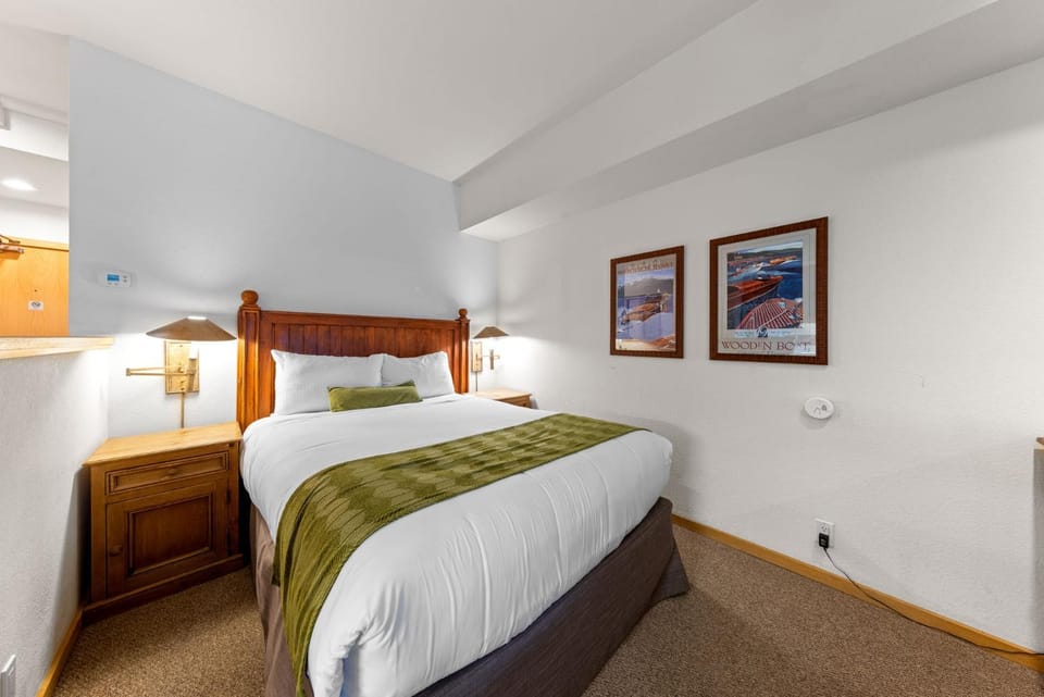 Palisades Tahoe Lodge Rentals Studio #111 Apartment in Palisades Tahoe (Olympic Valley)