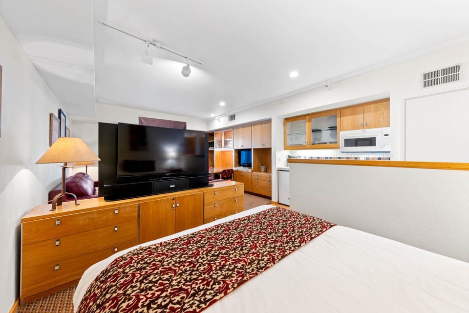 Palisades Tahoe Lodge Rentals Studio #115 Apartment in Palisades Tahoe (Olympic Valley)