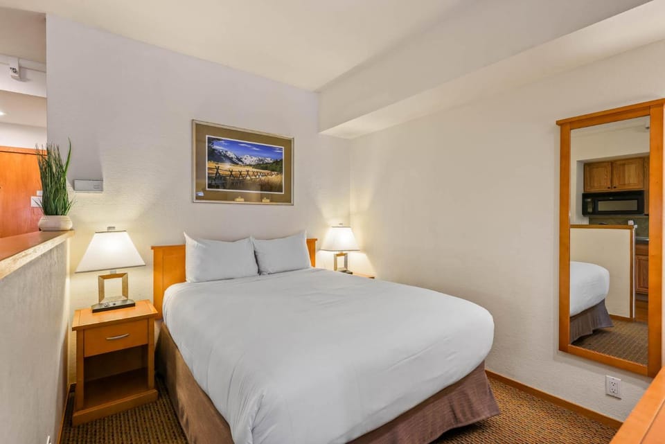 Palisades Tahoe Lodge Rentals Studio #203 Apartment in Palisades Tahoe (Olympic Valley)