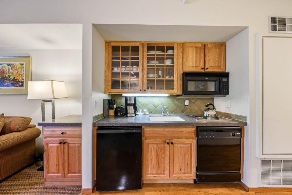 Palisades Tahoe Lodge Rentals Studio #203 Apartment in Palisades Tahoe (Olympic Valley)