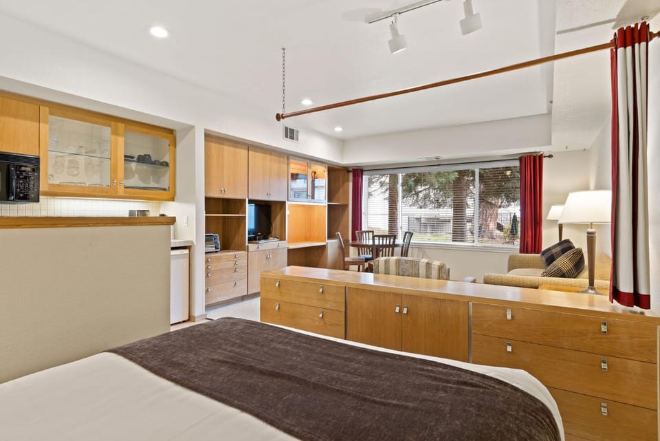 Palisades Tahoe Lodge Rentals Studio #113 Apartment in Palisades Tahoe (Olympic Valley)