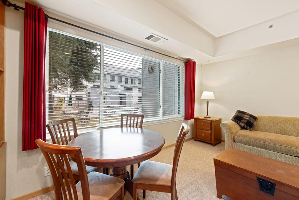 Palisades Tahoe Lodge Rentals Studio #113 Apartment in Palisades Tahoe (Olympic Valley)