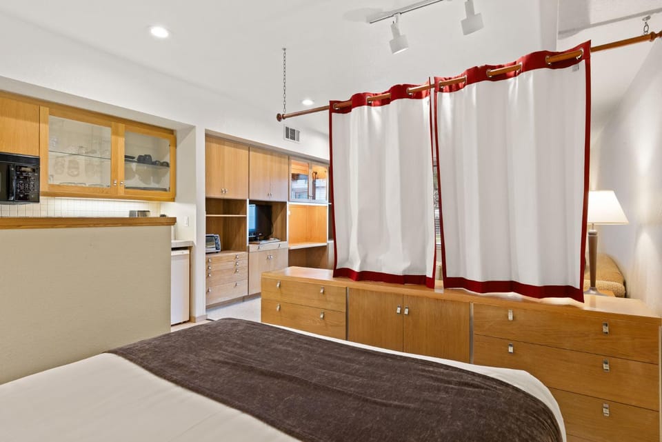 Palisades Tahoe Lodge Rentals Studio #113 Apartment in Palisades Tahoe (Olympic Valley)