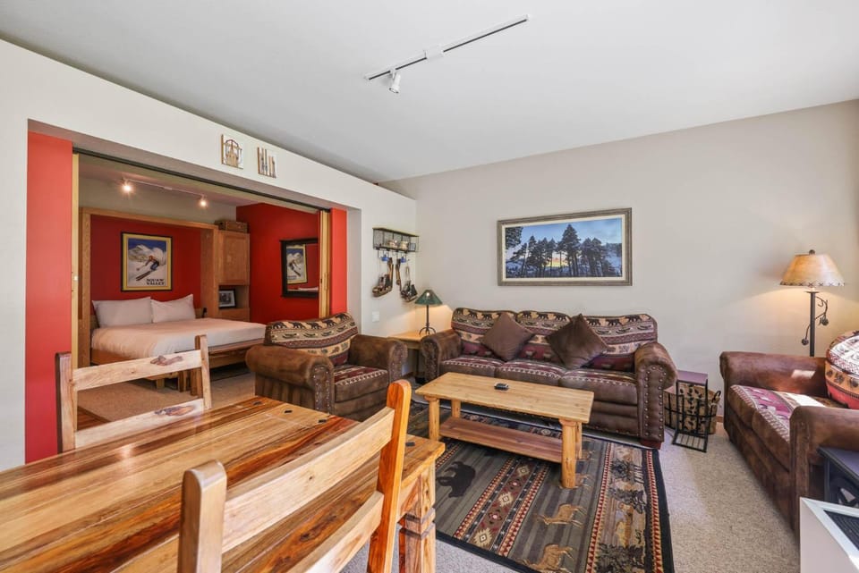 Palisades Tahoe Lodge Rentals Studio #151 Apartment in Palisades Tahoe (Olympic Valley)