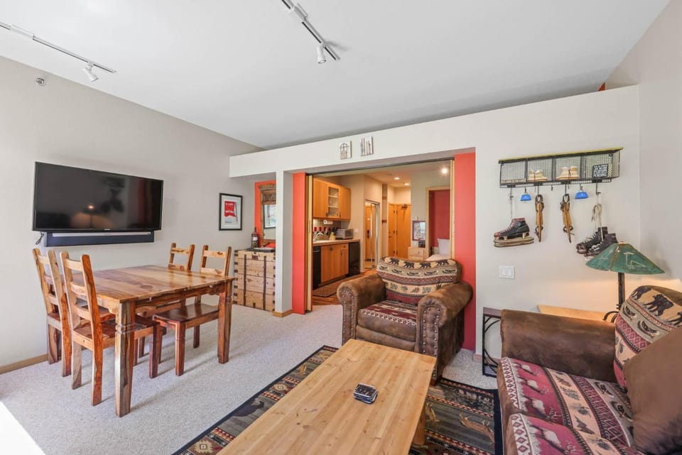 Palisades Tahoe Lodge Rentals Studio #151 Apartment in Palisades Tahoe (Olympic Valley)