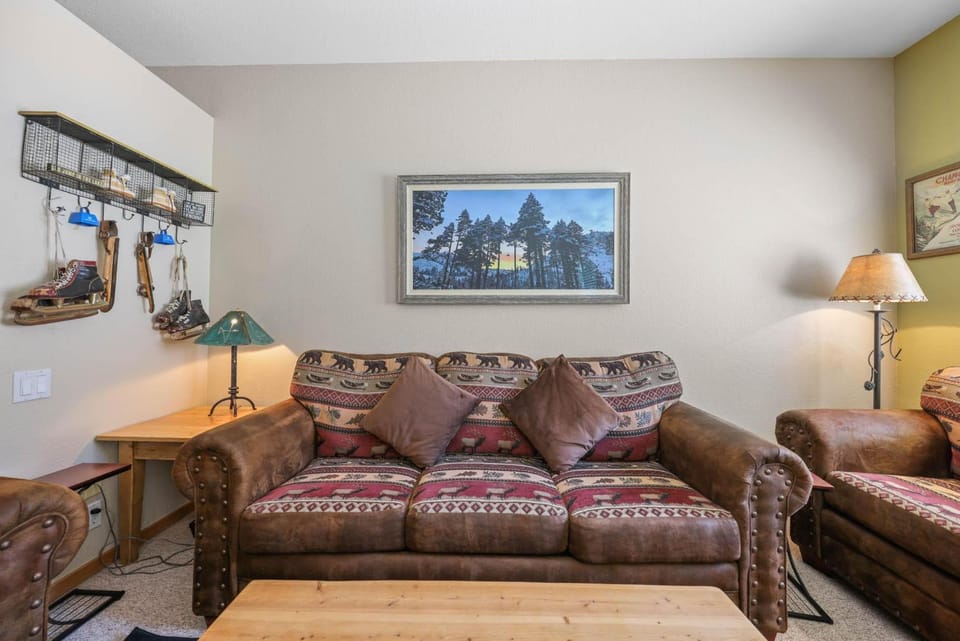 Palisades Tahoe Lodge Rentals Studio #151 Apartment in Palisades Tahoe (Olympic Valley)