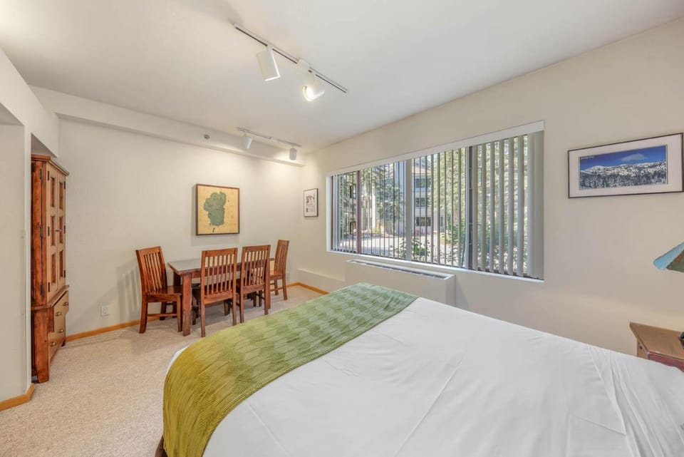 Palisades Tahoe Lodge Rentals Studio #148 Apartment in Palisades Tahoe (Olympic Valley)