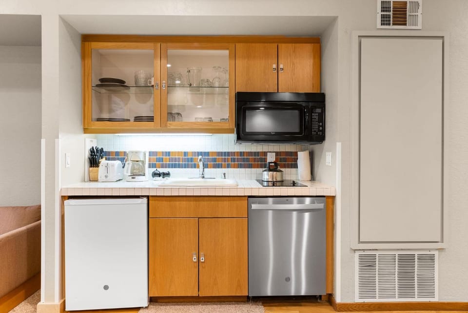 Palisades Tahoe Lodge Rentals Studio #211 Apartment in Palisades Tahoe (Olympic Valley)