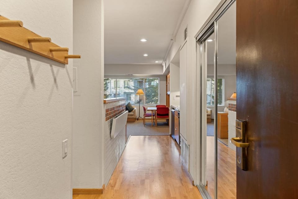 Palisades Tahoe Lodge Rentals Studio #205 Apartment in Palisades Tahoe (Olympic Valley)