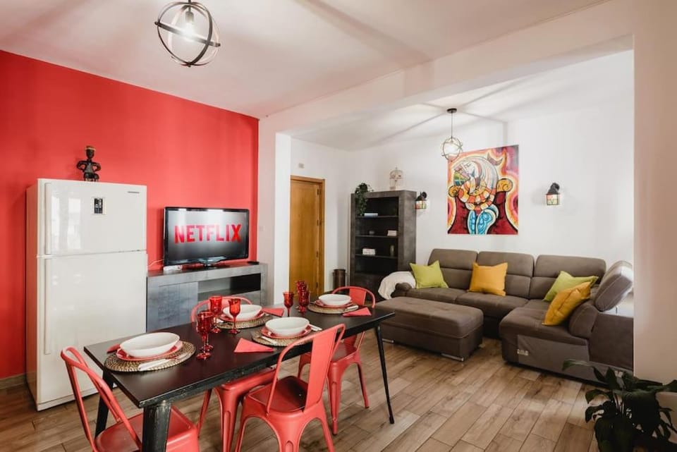 TV and multimedia, Kitchen or kitchenette, Living room, Dining area, Evening entertainment