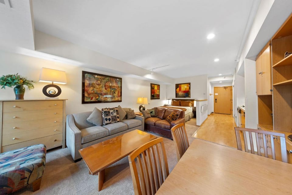 Palisades Tahoe Lodge Rentals Studio #232 Apartment in Palisades Tahoe (Olympic Valley)