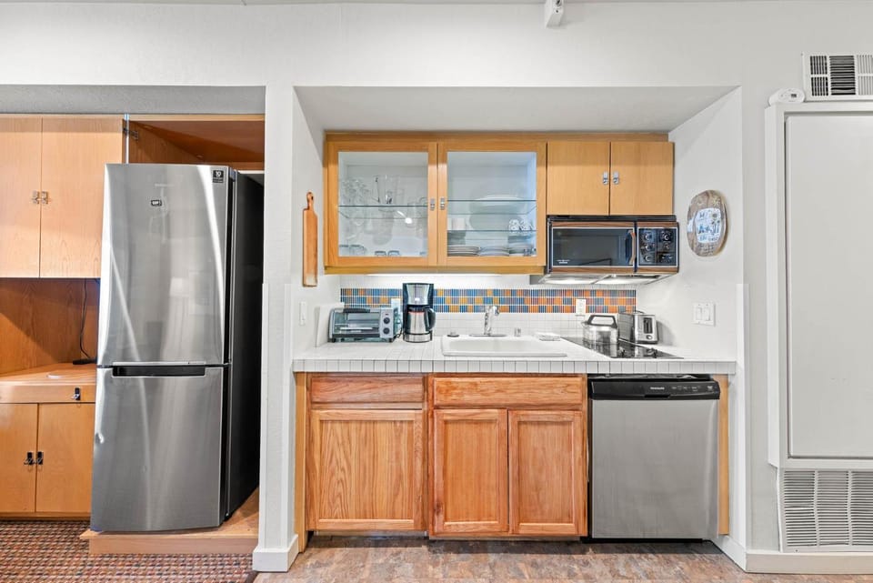 Palisades Tahoe Lodge Rentals Studio #215 Apartment in Palisades Tahoe (Olympic Valley)