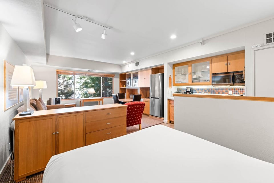 Palisades Tahoe Lodge Rentals Studio #215 Apartment in Palisades Tahoe (Olympic Valley)
