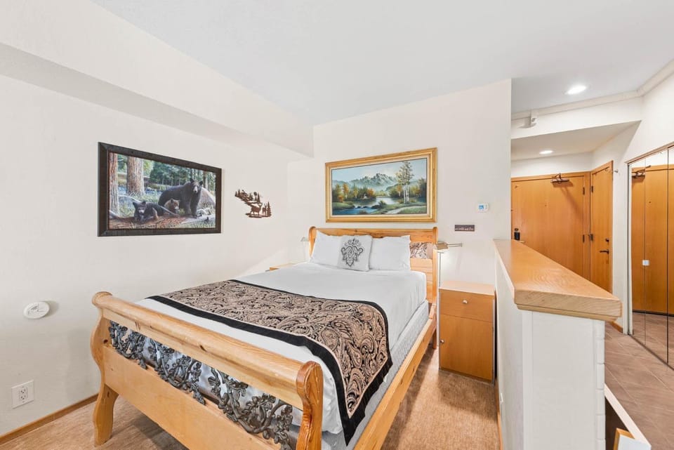 Palisades Tahoe Lodge Rentals Studio #214 Apartment in Palisades Tahoe (Olympic Valley)