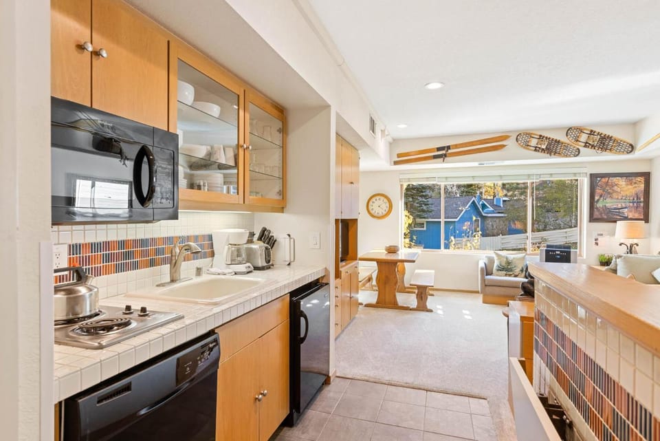 Palisades Tahoe Lodge Rentals Studio #214 Apartment in Palisades Tahoe (Olympic Valley)