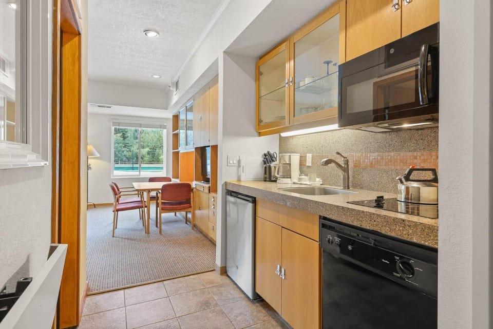 Palisades Tahoe Lodge Rentals Studio #223 Apartment in Palisades Tahoe (Olympic Valley)