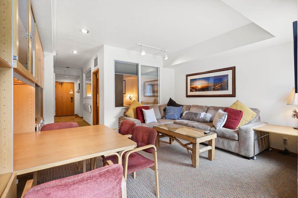 Palisades Tahoe Lodge Rentals Studio #223 Apartment in Palisades Tahoe (Olympic Valley)