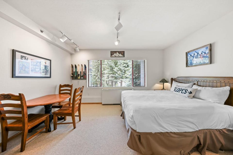 Palisades Tahoe Lodge Rentals Studio #248 Apartment in Palisades Tahoe (Olympic Valley)
