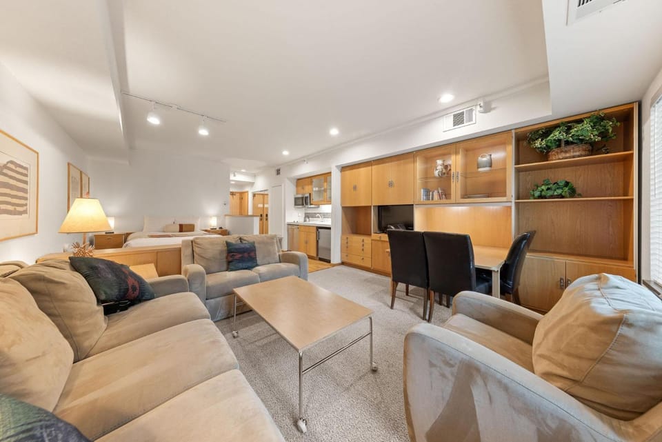 Palisades Tahoe Lodge Rentals Studio #228 Apartment in Palisades Tahoe (Olympic Valley)