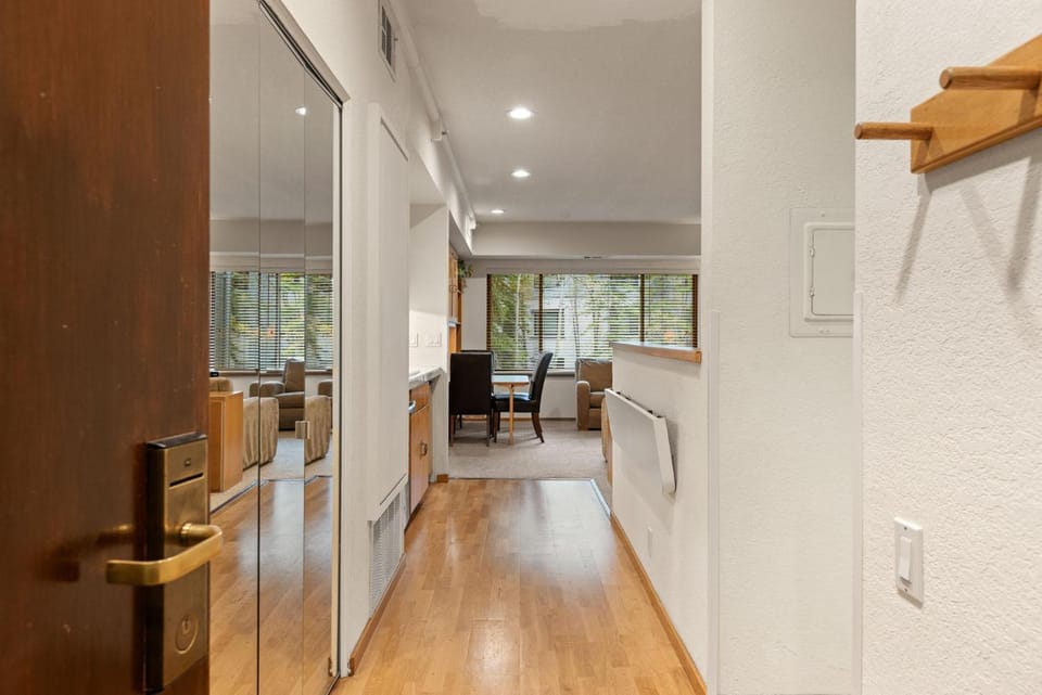 Palisades Tahoe Lodge Rentals Studio #228 Apartment in Palisades Tahoe (Olympic Valley)