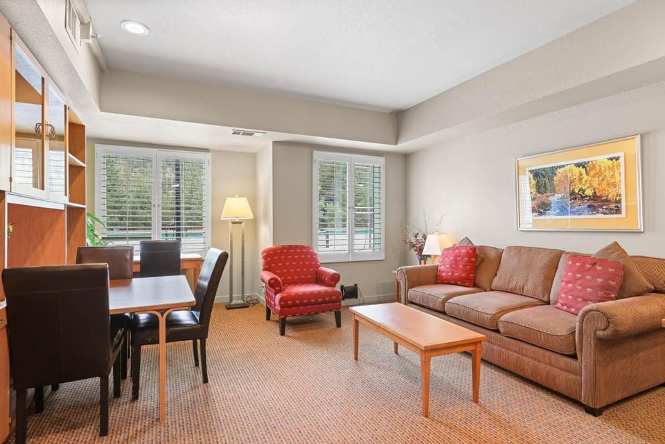 Palisades Tahoe Lodge Rentals Studio #237 Apartment in Palisades Tahoe (Olympic Valley)