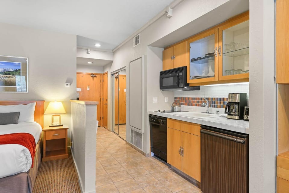 Palisades Tahoe Lodge Rentals Studio #237 Apartment in Palisades Tahoe (Olympic Valley)