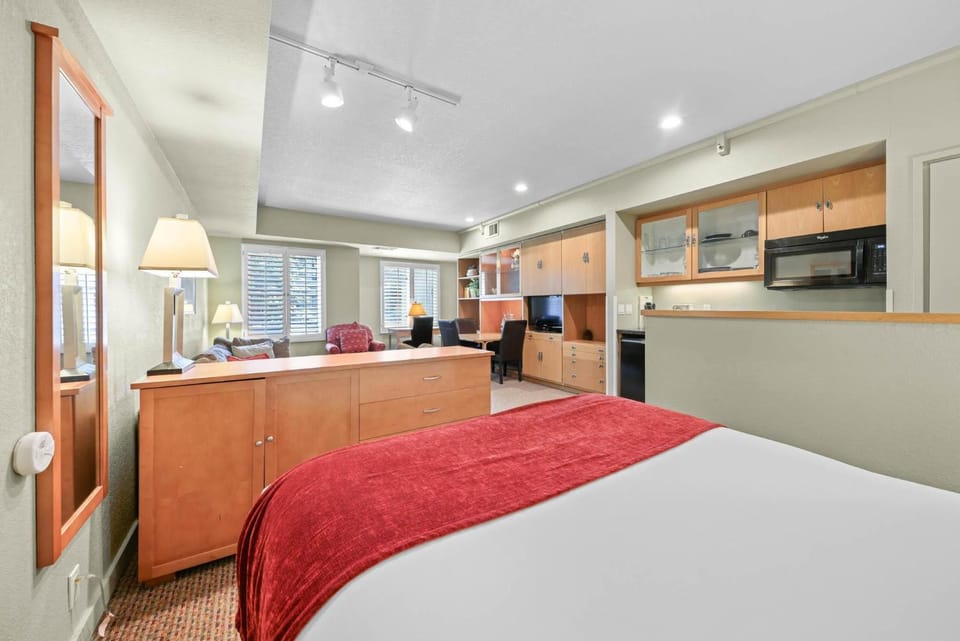 Palisades Tahoe Lodge Rentals Studio #238 Apartment in Palisades Tahoe (Olympic Valley)