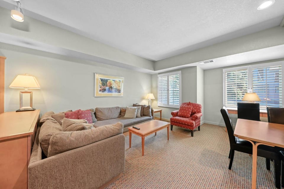Palisades Tahoe Lodge Rentals Studio #238 Apartment in Palisades Tahoe (Olympic Valley)