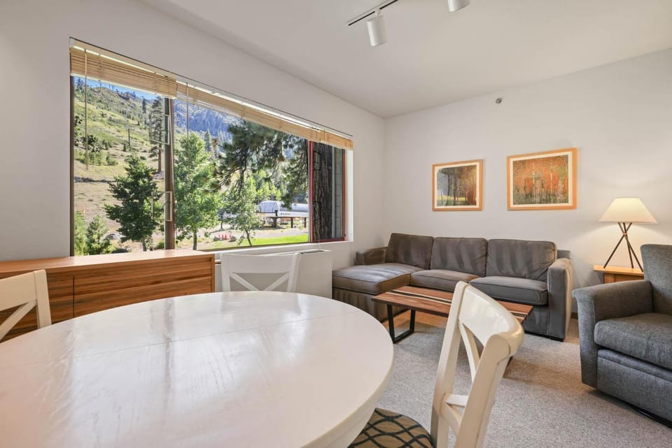 Palisades Tahoe Lodge Rentals Studio #247 Apartment in Palisades Tahoe (Olympic Valley)