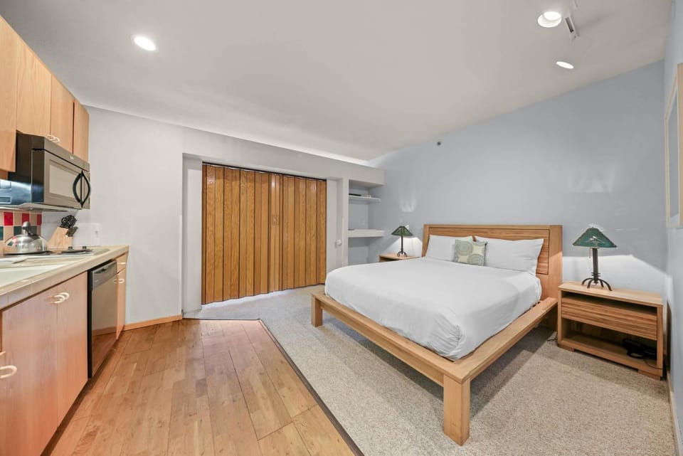 Palisades Tahoe Lodge Rentals Studio #247 Apartment in Palisades Tahoe (Olympic Valley)