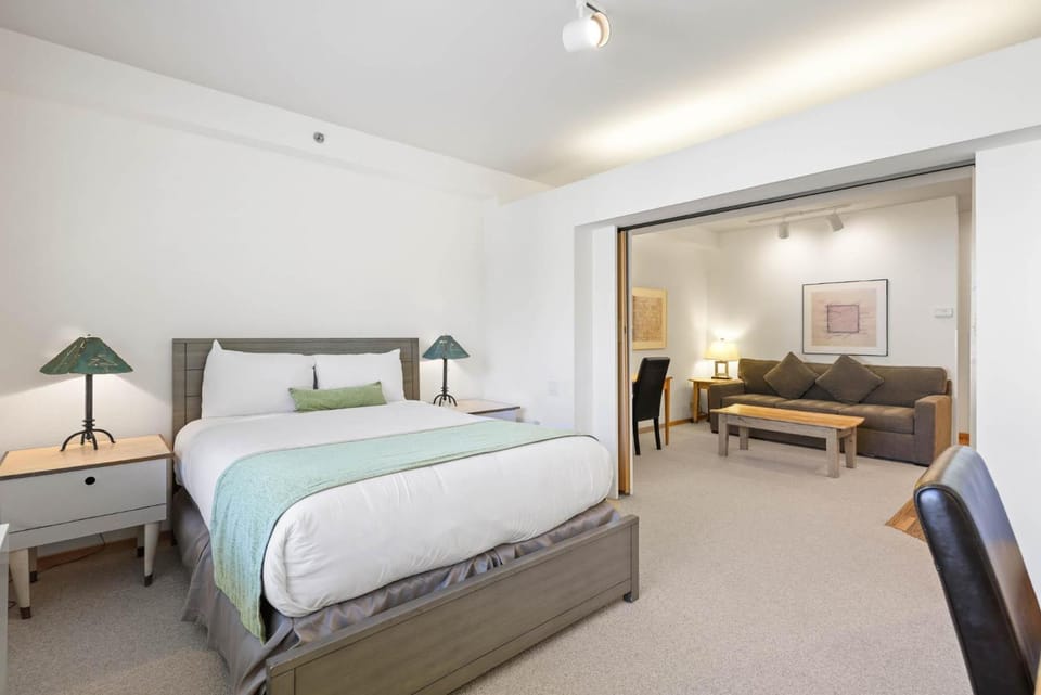 Palisades Tahoe Lodge Rentals Studio #254 Apartment in Palisades Tahoe (Olympic Valley)