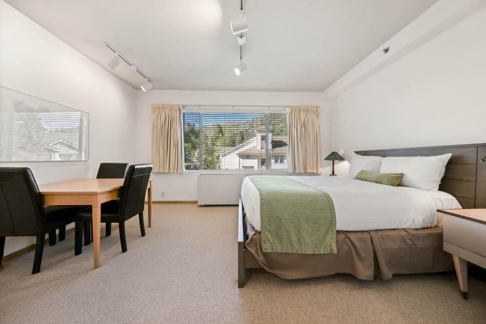 Palisades Tahoe Lodge Rentals Studio #254 Apartment in Palisades Tahoe (Olympic Valley)