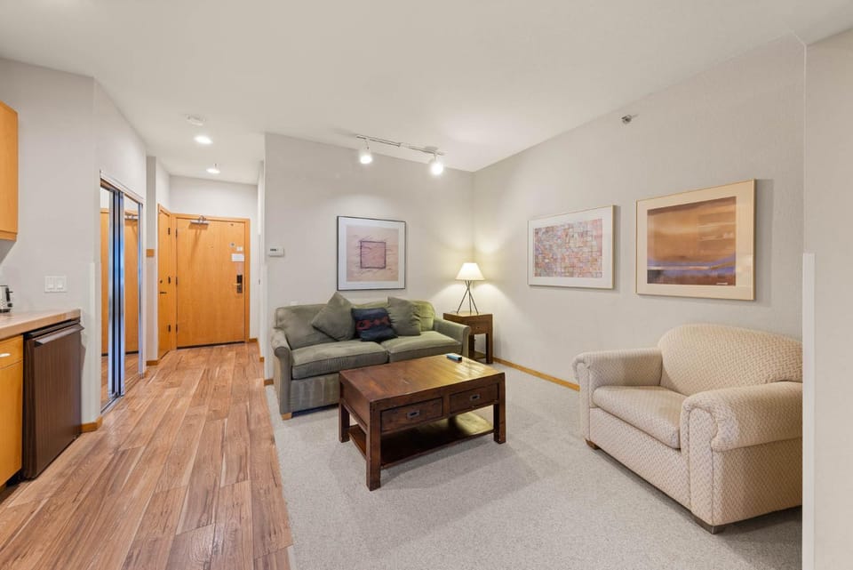 Palisades Tahoe Lodge Rentals Studio #256 Apartment in Palisades Tahoe (Olympic Valley)