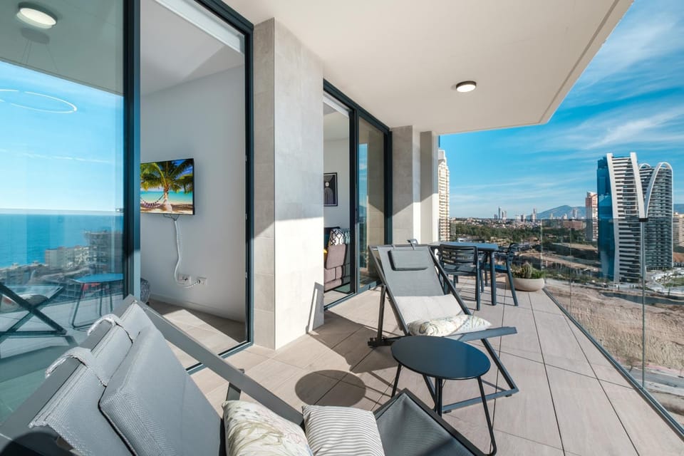 Day, Natural landscape, View (from property/room), Balcony/Terrace, Living room, Dining area, City view
