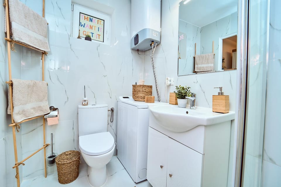 Shower, Toilet, Bathroom, towels